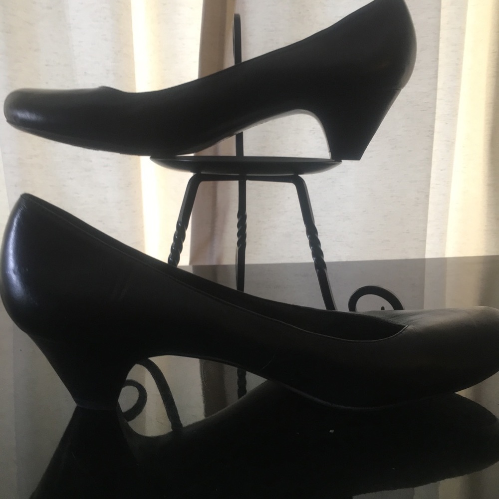 Naturalizer Penny N5 Black Comfort Low Hill Pump.